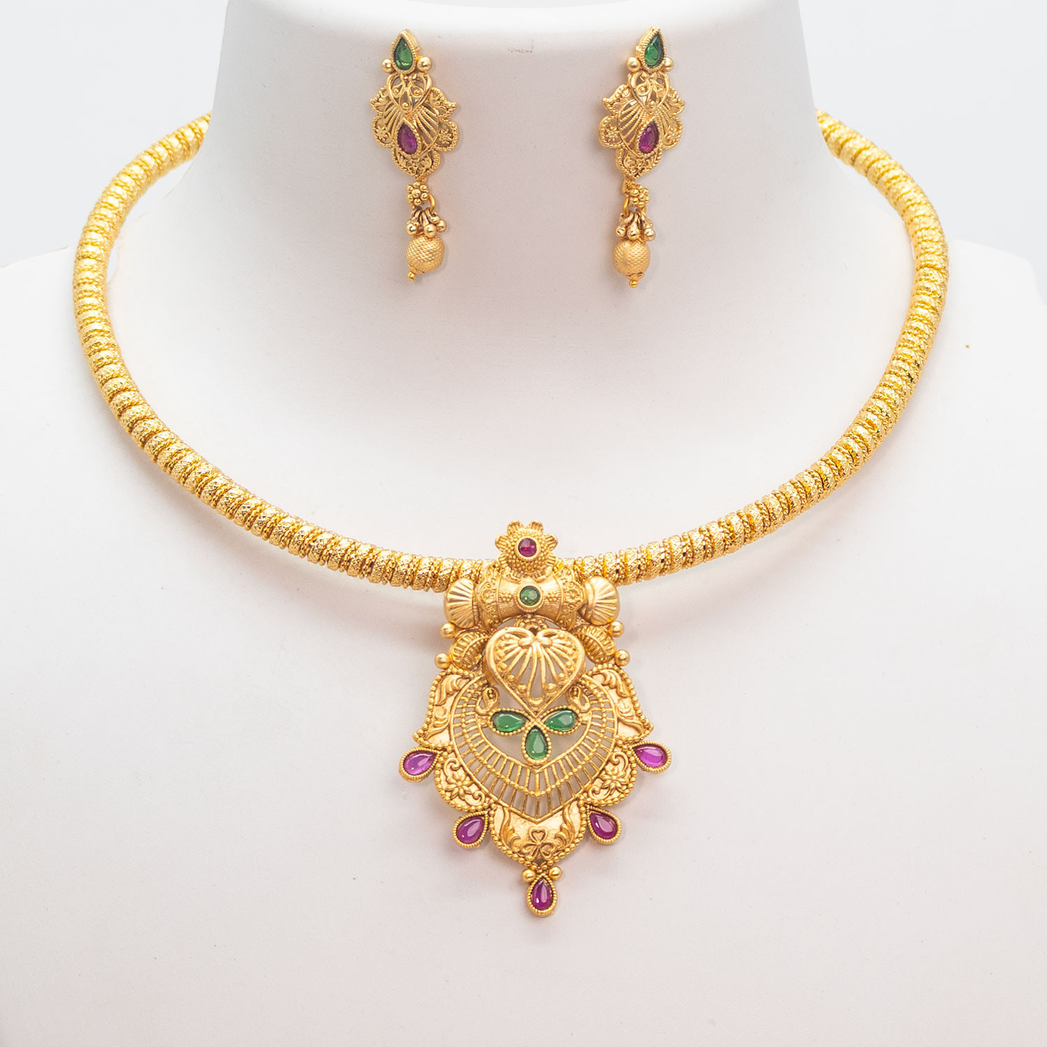 beautiful-heart-shape-multi-color-stone-pipe-chain-with-pendant-set-2023-12-04-11-10-38-9460.jpg