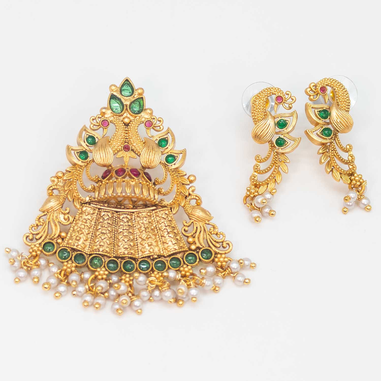 dancing-peacock-green-stone-pendant-set-2023-12-12-07-54-52-5325.jpg