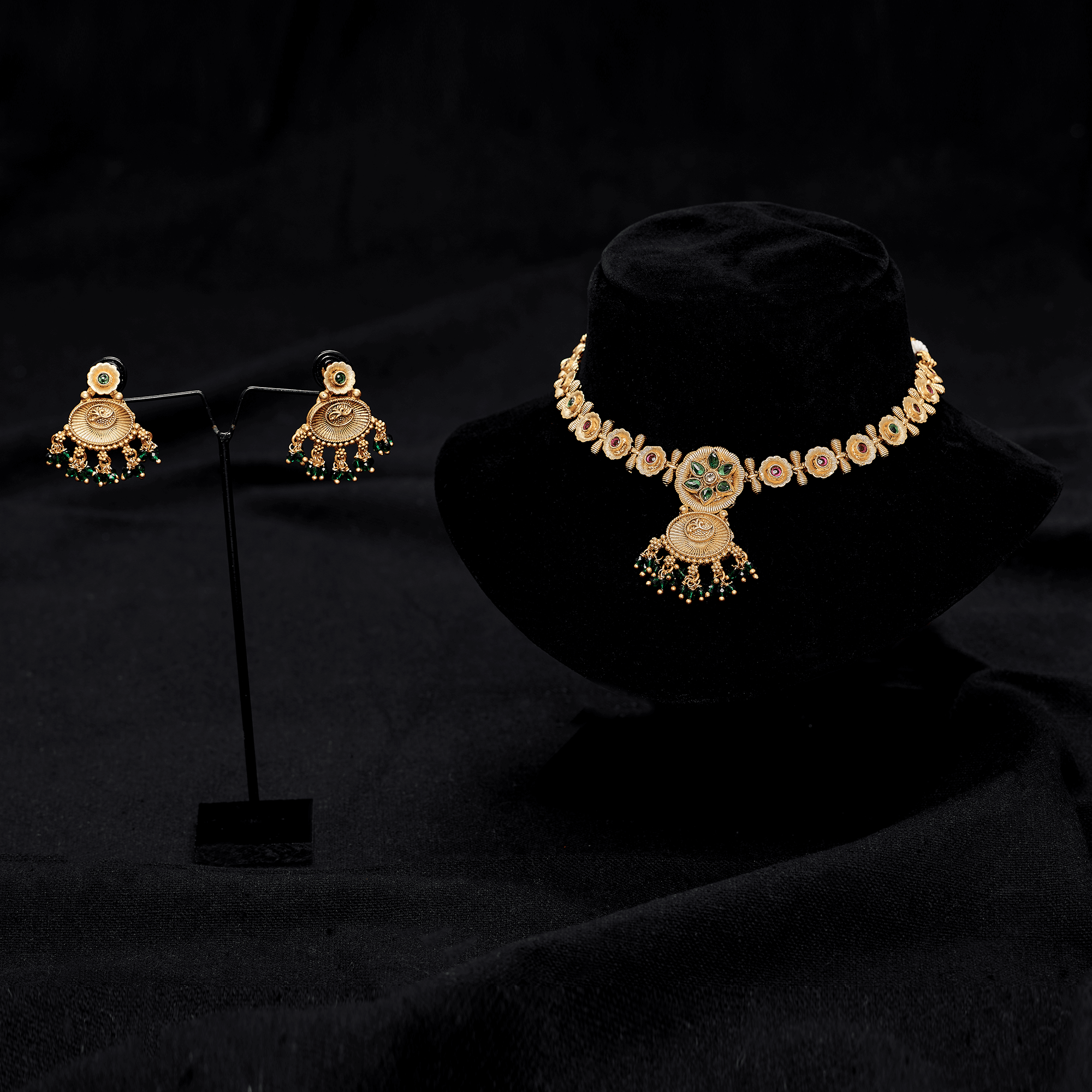 gorgeous-green-stone-lotus-planting-rajwadi-plated-necklace-set-2023-10-20-04-02-09-2717.png