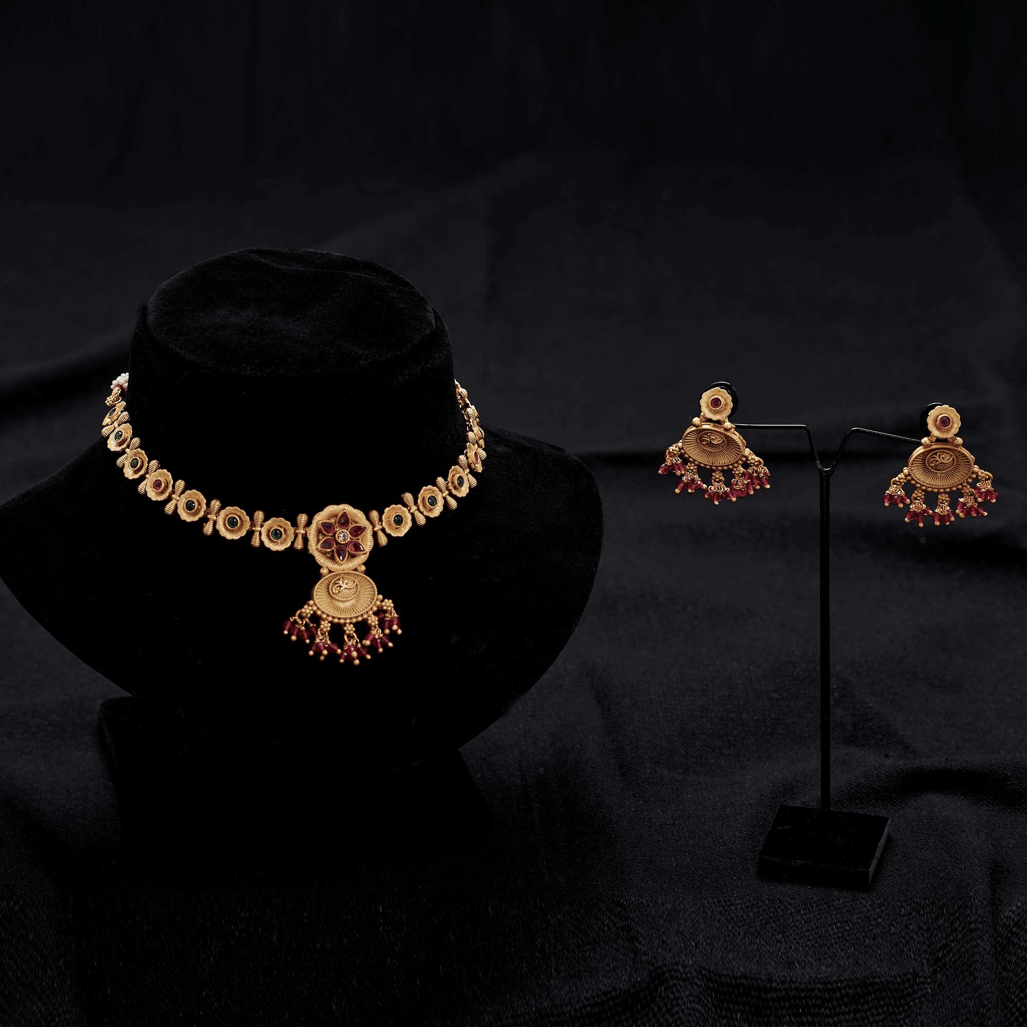 gorgeous-ruby-stone-lotus-planting-rajwadi-plated-necklace-set-2023-10-20-04-04-33-2855.png