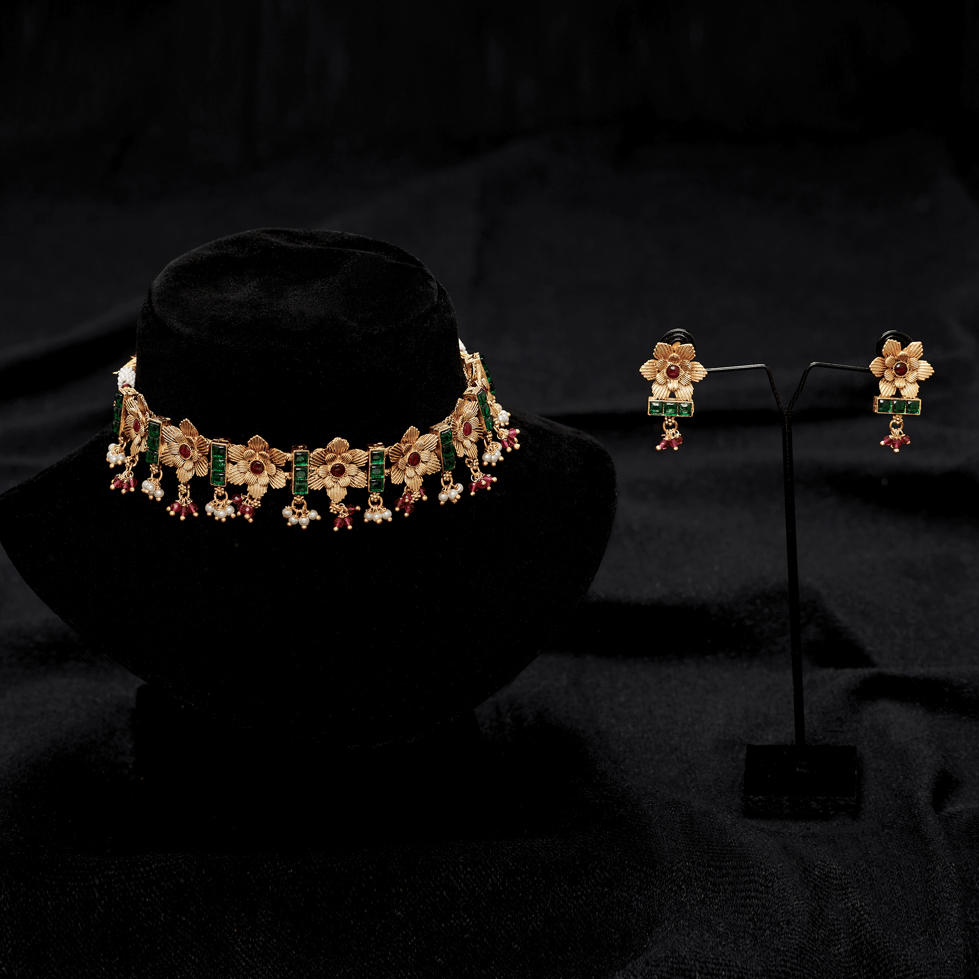 lotus-green-stone-gold-plated-choker-necklace-set-2023-10-20-04-03-06-7658.png