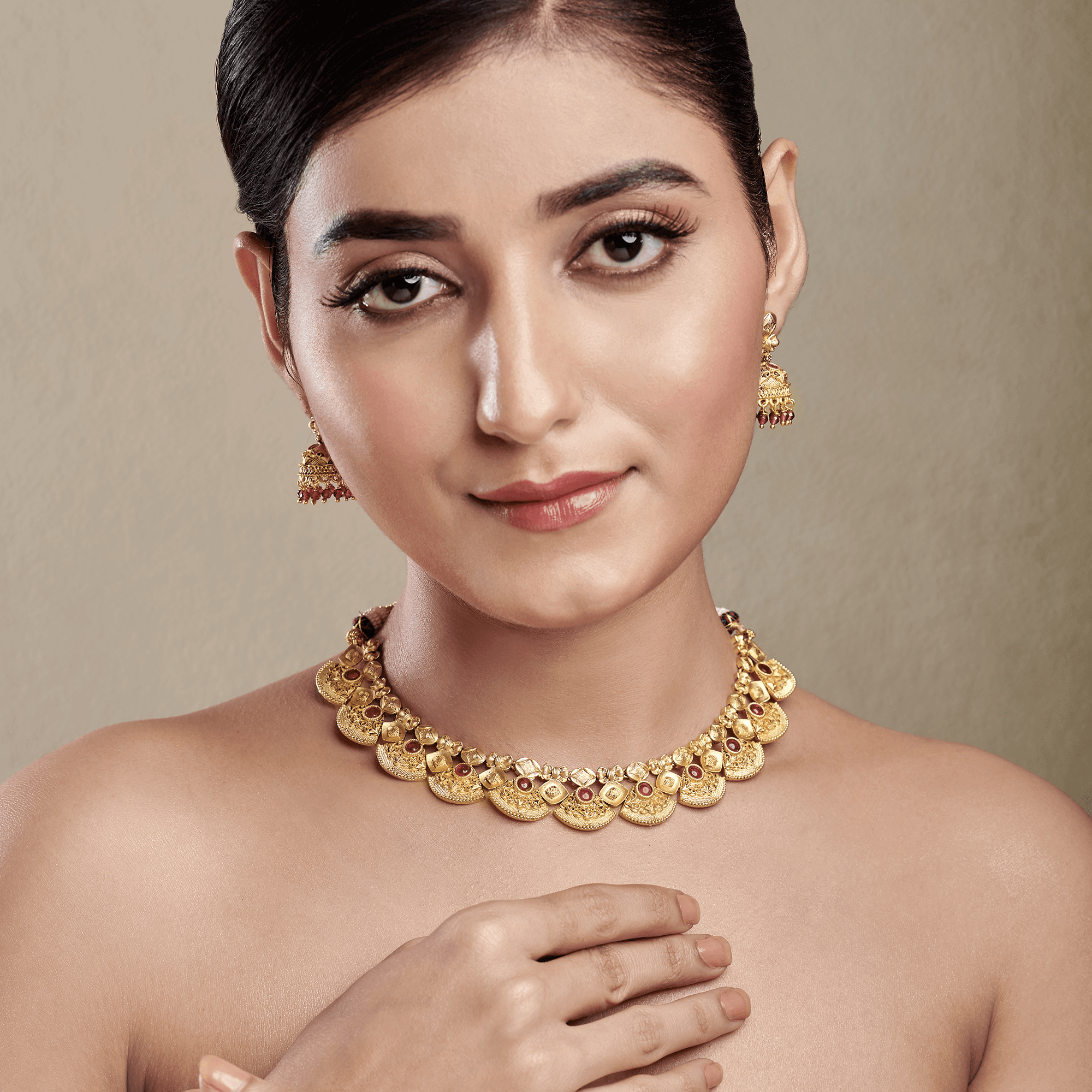 royal-antique-gold-ruby-stone-delicate-necklace-set-2023-10-20-05-00-42-1979.png