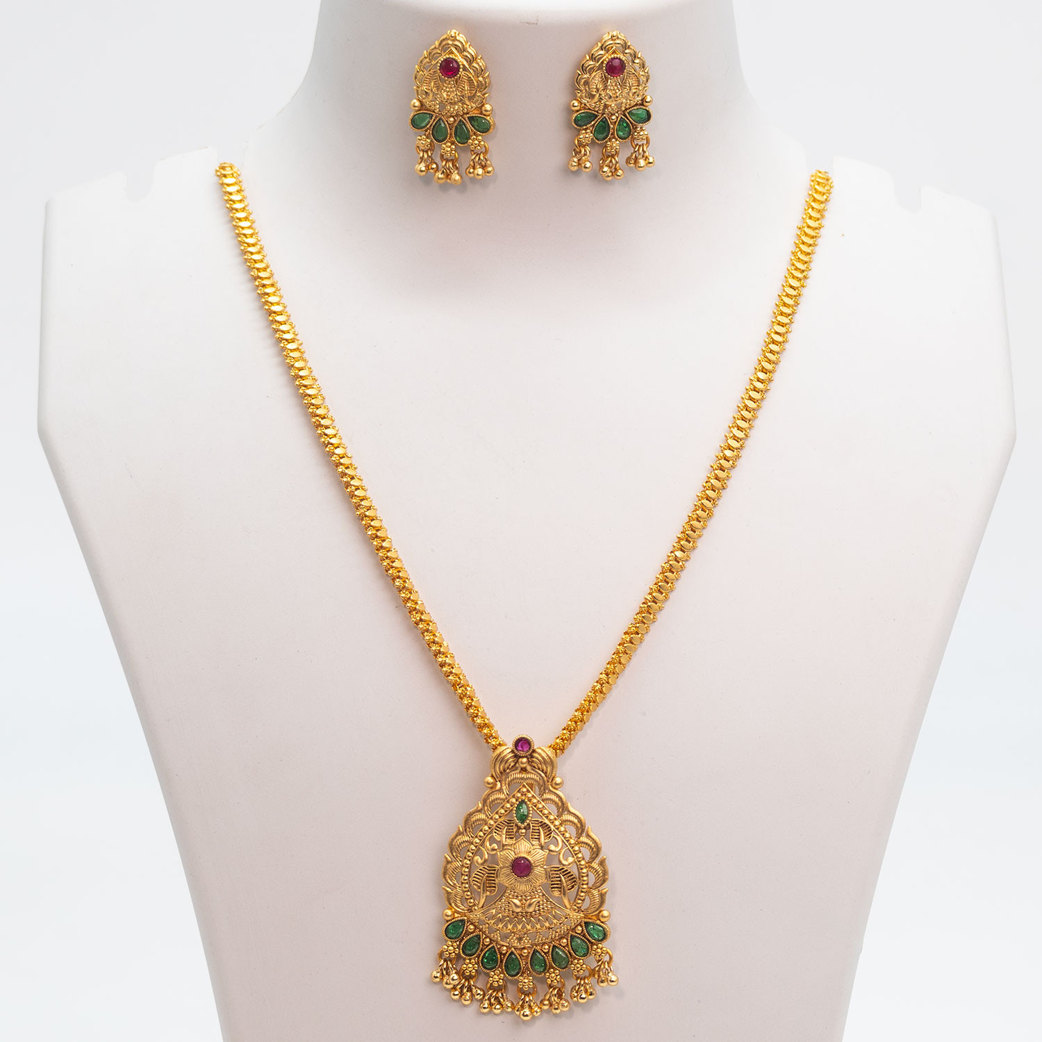 stylish-plants-green-stone-chain-with-pendant-set-2023-12-04-12-26-17-3544.jpg