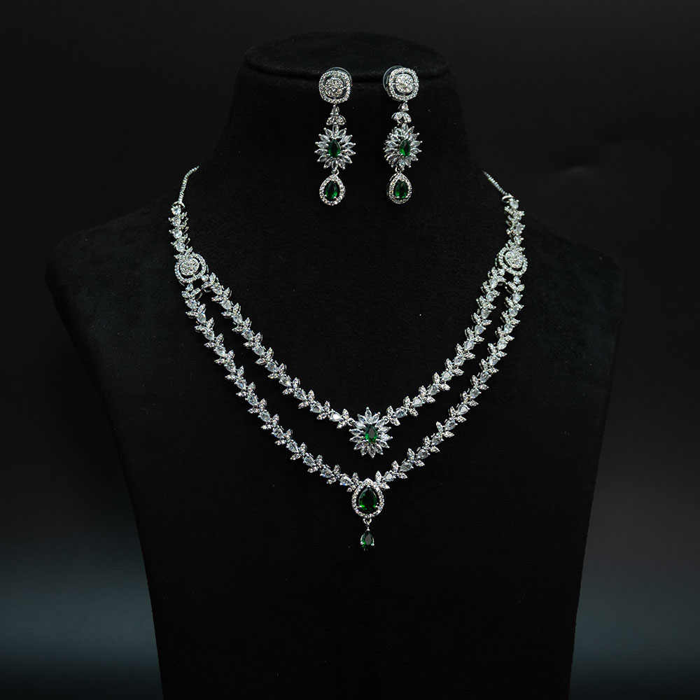 long-double-green-neckles_DSC9971-min