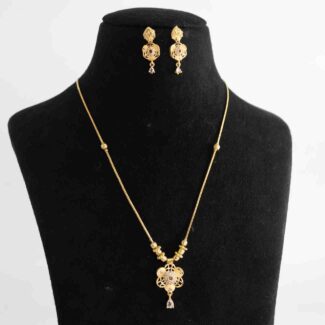 "Exquisite Pendant with Chain – A Touch of Elegance and Sophistication"PWC-0698