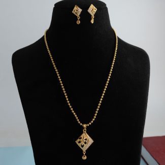 "Exquisite Pendant with Chain – A Touch of Elegance and Sophistication"PWC-0856