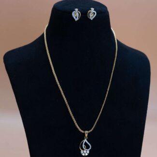 "Elegant Gold-Plated Chain with Pendant – Timeless Beauty"PWC-0944