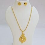 Classic Gold Forming Chain Pendant