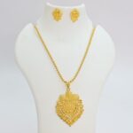 Classic Gold Forming Chain Pendant