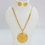 Stylish Gold Chain with Pendant