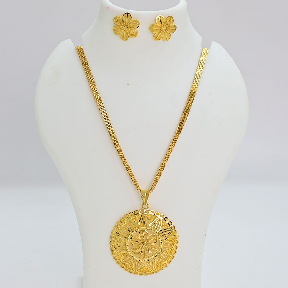 Stylish Gold Chain with Pendant Stylish Gold Chain with Pendant